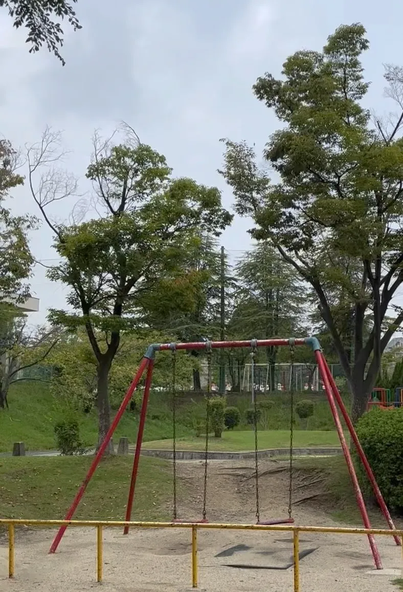 昨日は大阪の仕事だったのですが、近くの小学校で運動会の練習に...